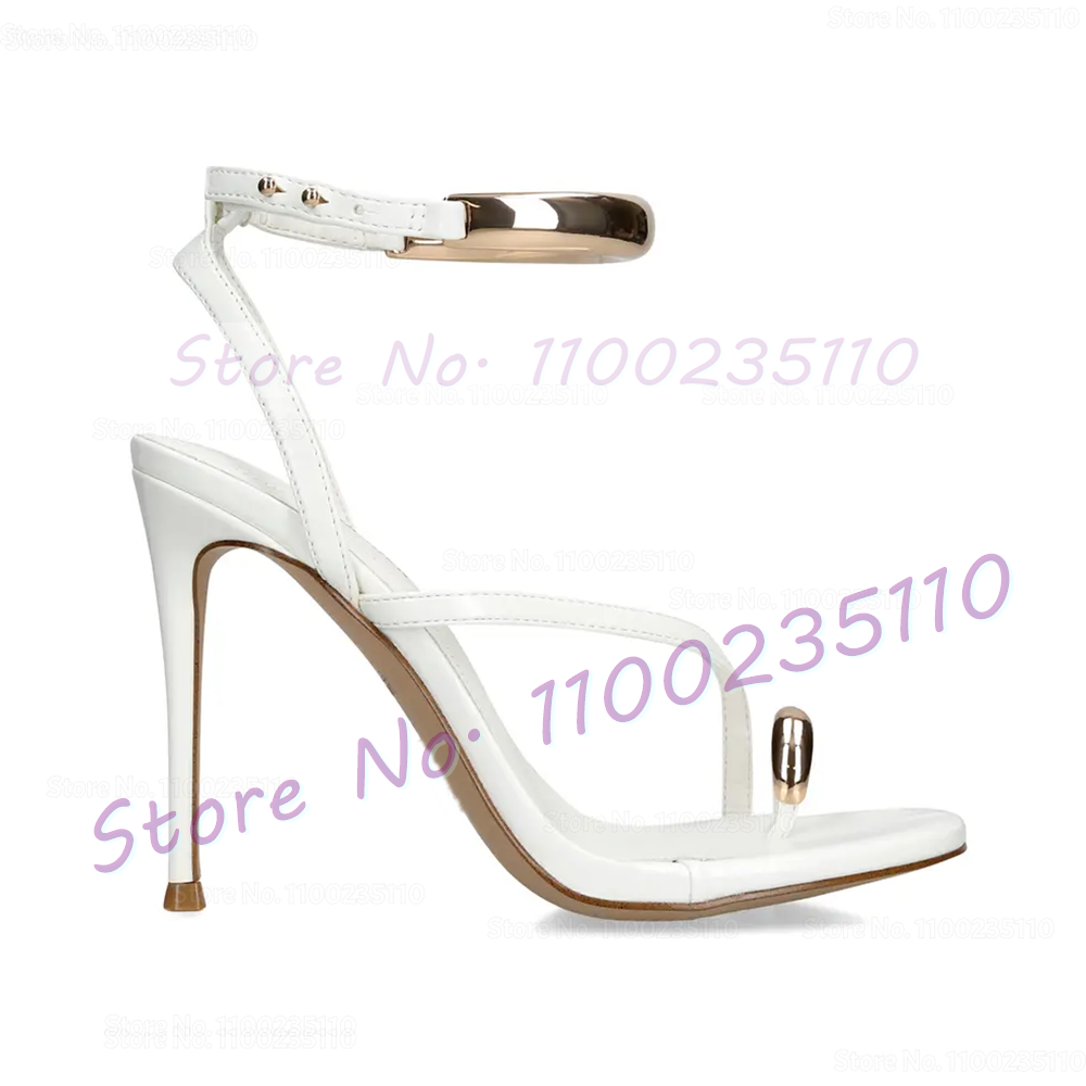 Metal Ring Decor Stiletto Thon - Thong Flat Sandal recension och pris