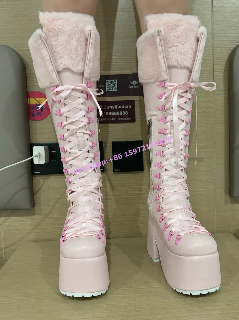 Pink Furry Boots Thick Soled L - Ribbon Tie Heel recension och pris