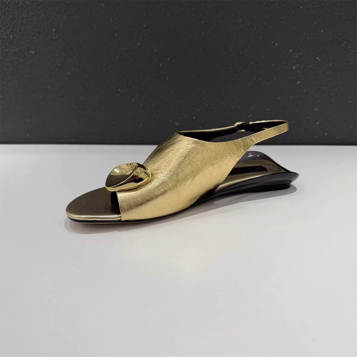 Women's Metallic Heart Charm T - Thong Flat Sandal recension och pris